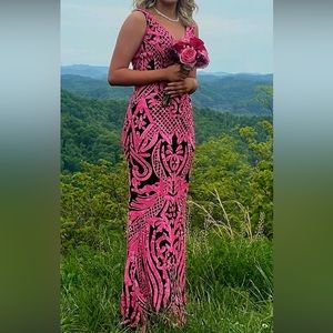Black and hot pink tight fitting Sherri hill dress size 00 (could fit a size 2)